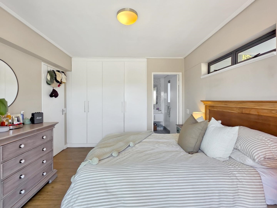 2 Bedroom Property for Sale in Vredehoek Western Cape